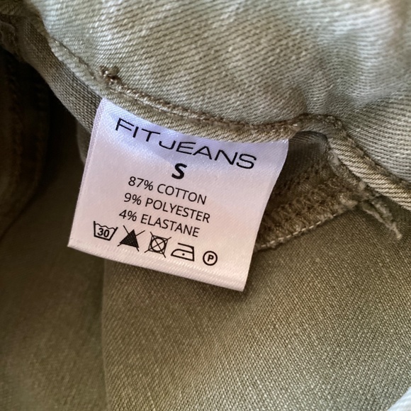 Fitjeans - Pastel Flared khaki (Like New) - Picture 10 of 11